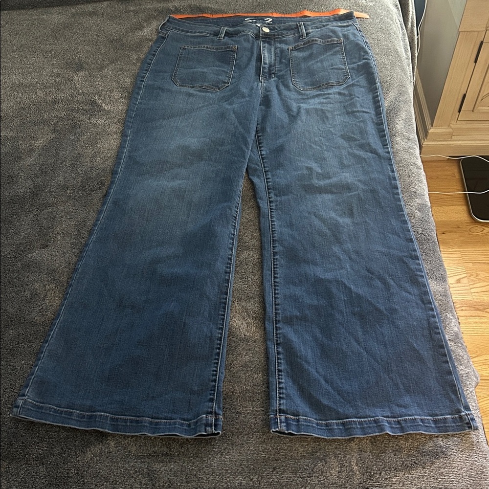 Seven7 Flare Jeans Sz 18, inseam 30.75”, other measurements in photos. EUC